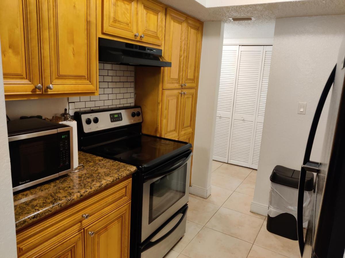 Centauri Vacation Beautiful 2-bedroom Condo, Near Attractions, Free Parking & Wi-fi, King Bed Appartement *